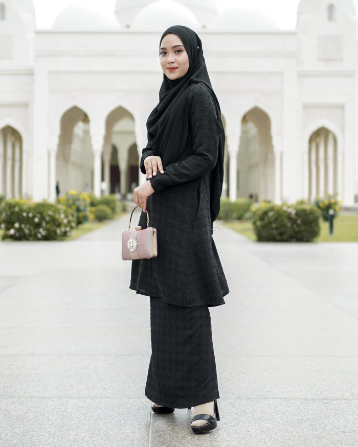 Baju Kurung Pahang Latisha - Matte Black - Image 3