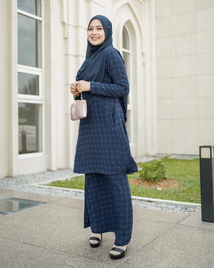 Baju Kurung Pahang Latisha - Navy Blue - Image 3