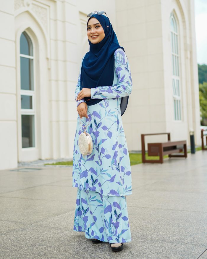 Baju Kurung Pahang Laura Printed - Glossy Grape - Image 4