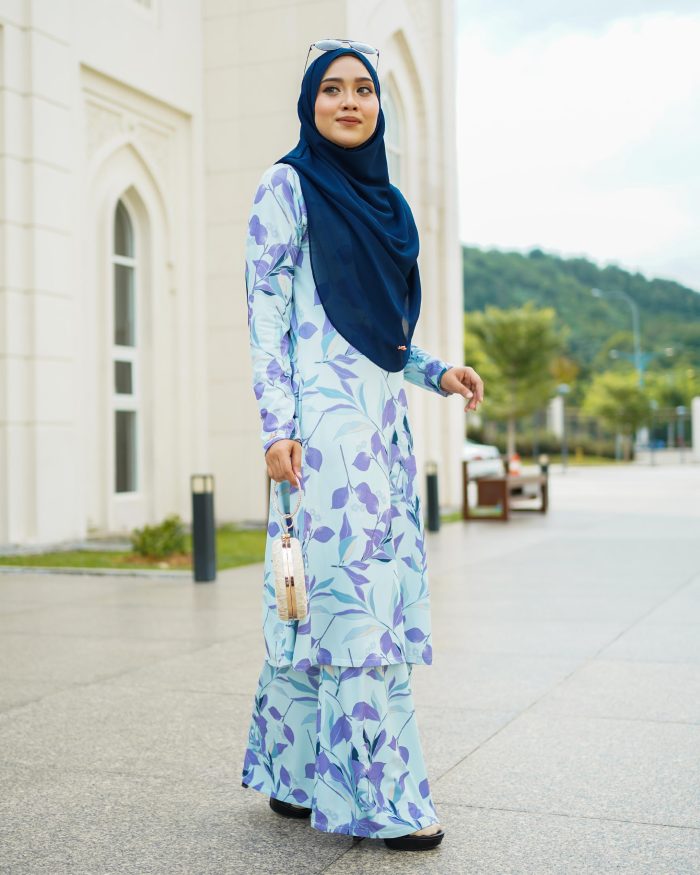 Baju Kurung Pahang Laura Printed - Glossy Grape - Image 5