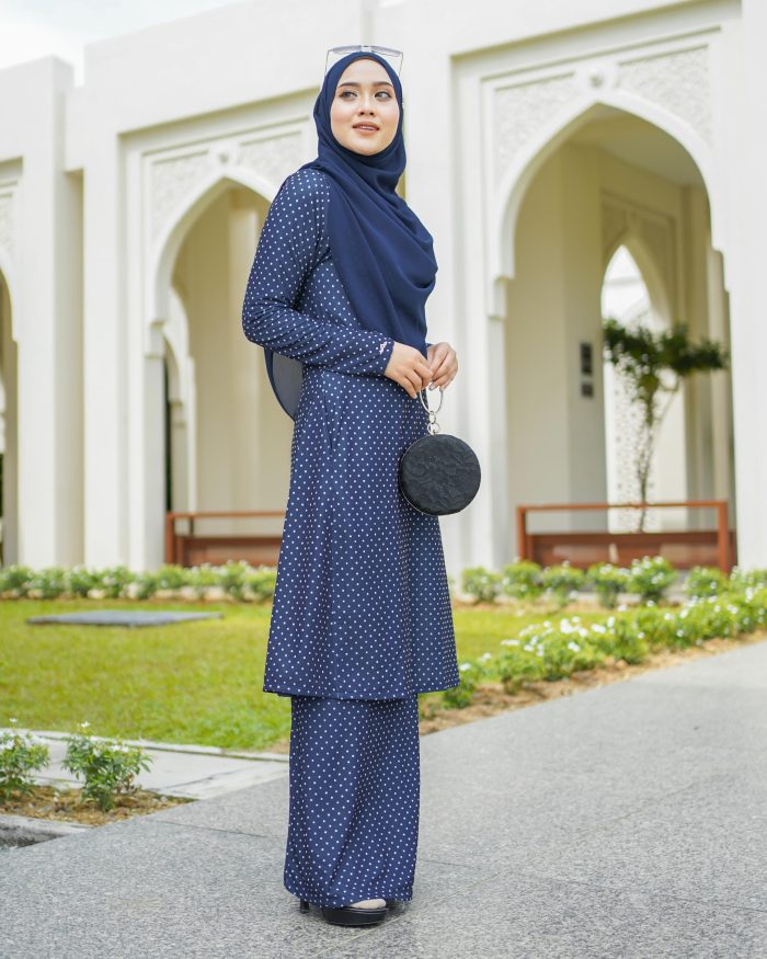 Baju Kurung Pahang Laura Printed - Polka Blue - Image 5