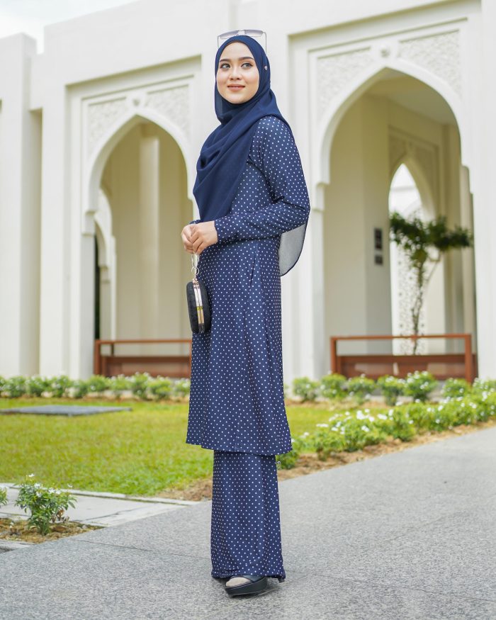 Baju Kurung Pahang Laura Printed - Polka Blue - Image 4