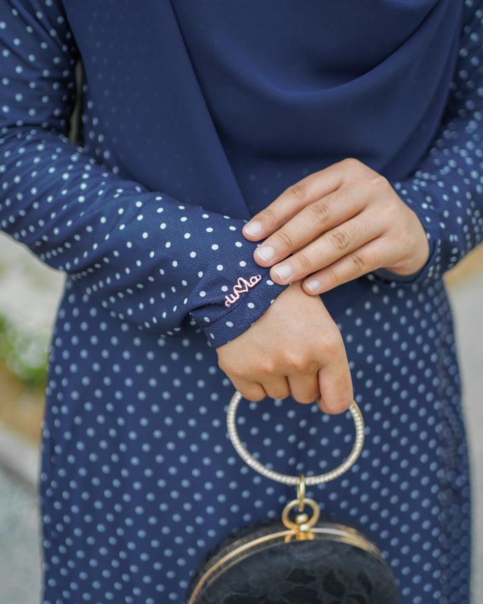 Baju Kurung Pahang Laura Printed - Polka Blue - Image 3