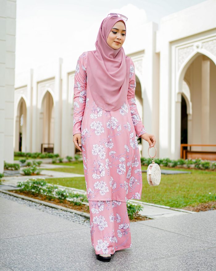 Baju Kurung Pahang Laura Printed - Punch Pearl - Image 4