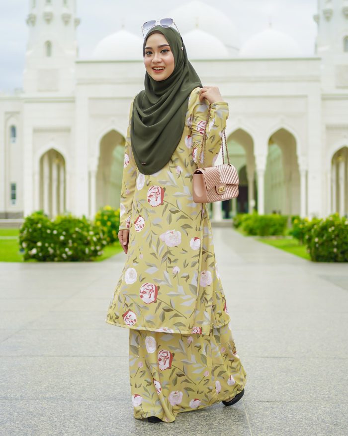 Baju Kurung Pahang Laura Printed - Rosy Brass - Image 3