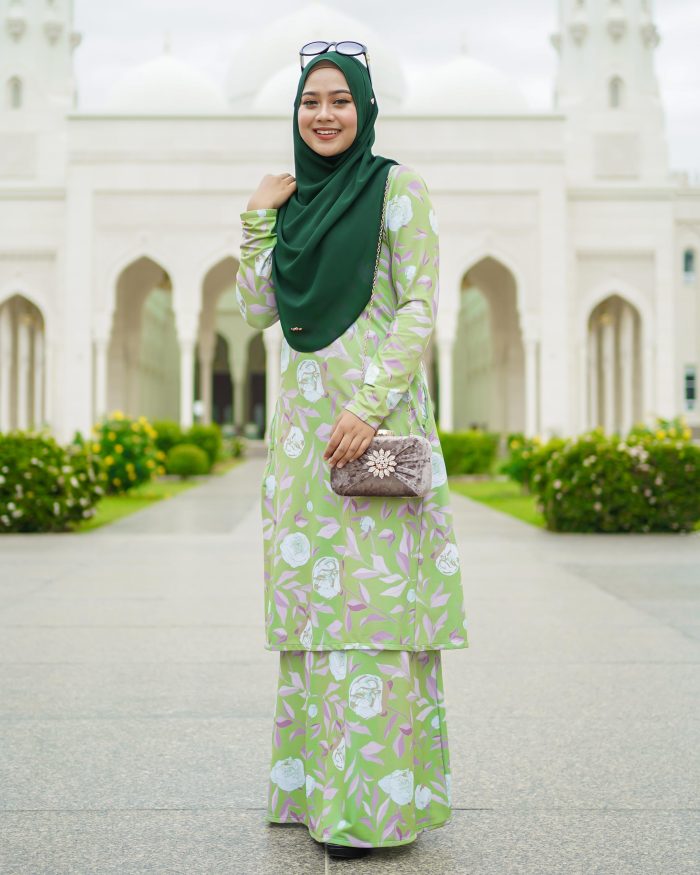 Baju Kurung Pahang Laura Printed - Tiliaceus Tea - Image 4