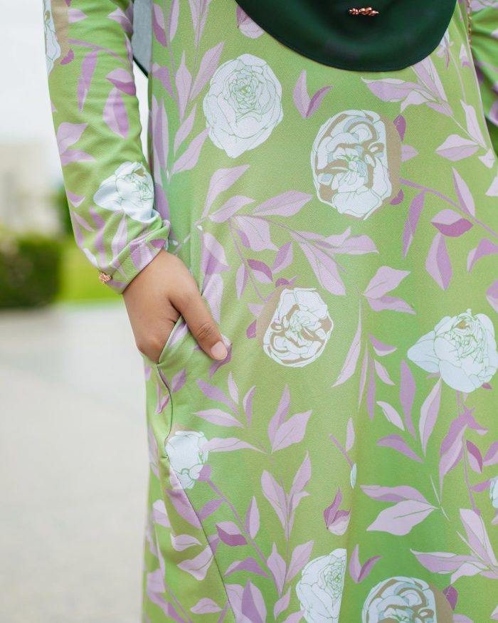 Baju Kurung Pahang Laura Printed - Tiliaceus Tea - Image 3