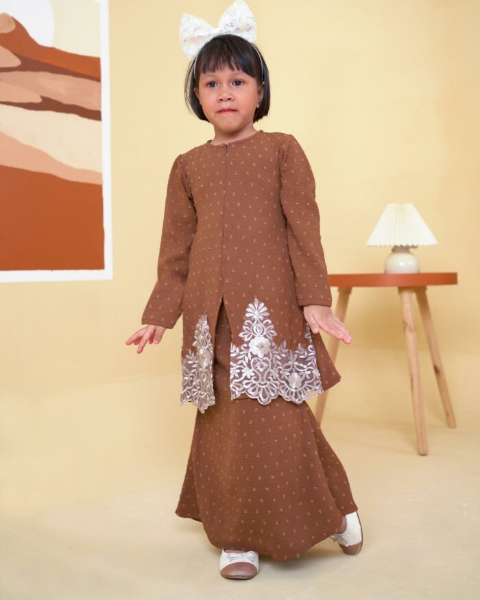 Baju Kebaya Lace Syawali Kids - Milo Brown - Image 2