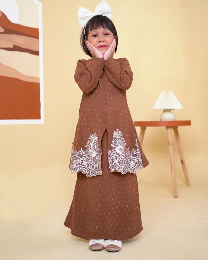 Baju Kebaya Lace Syawali Kids - Milo Brown - Image 3