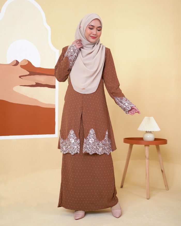 Baju Kebaya Lace Syawali - Milo Brown - Image 2