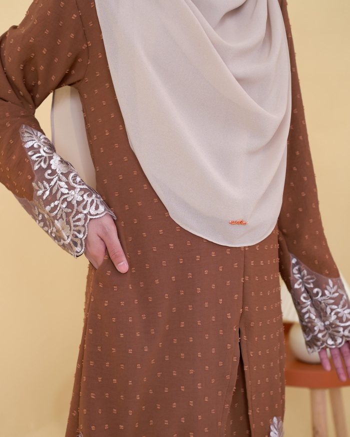 Baju Kebaya Lace Syawali - Milo Brown - Image 4