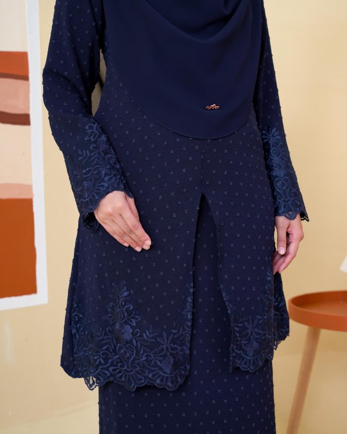 Baju Kebaya Lace Syawali - Navy Blue - Image 4