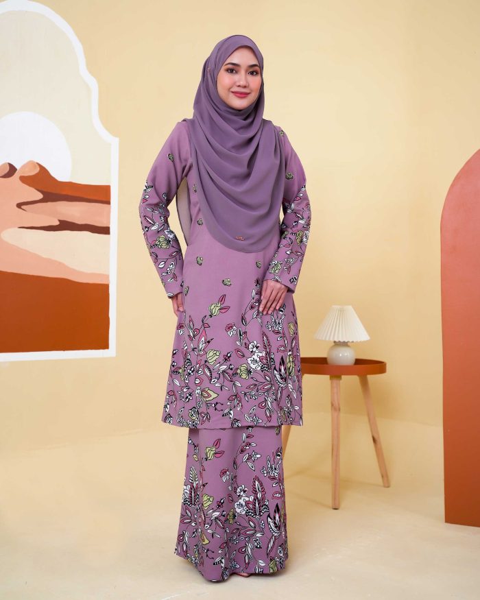 Baju Kurung Pahang Gold Line Radhiyah - Purple Heather - Image 2