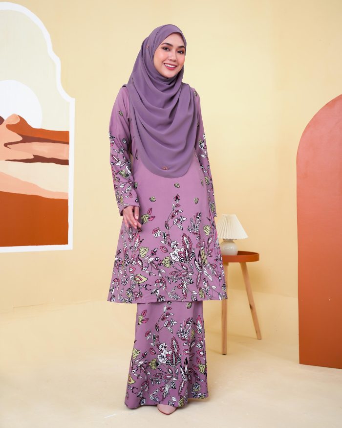 Baju Kurung Pahang Gold Line Radhiyah - Purple Heather - Image 3