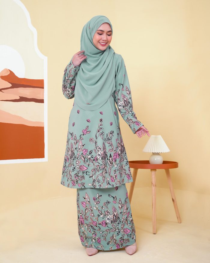 Baju Kurung Pahang Gold Line Radhiyah - Riveria Blue