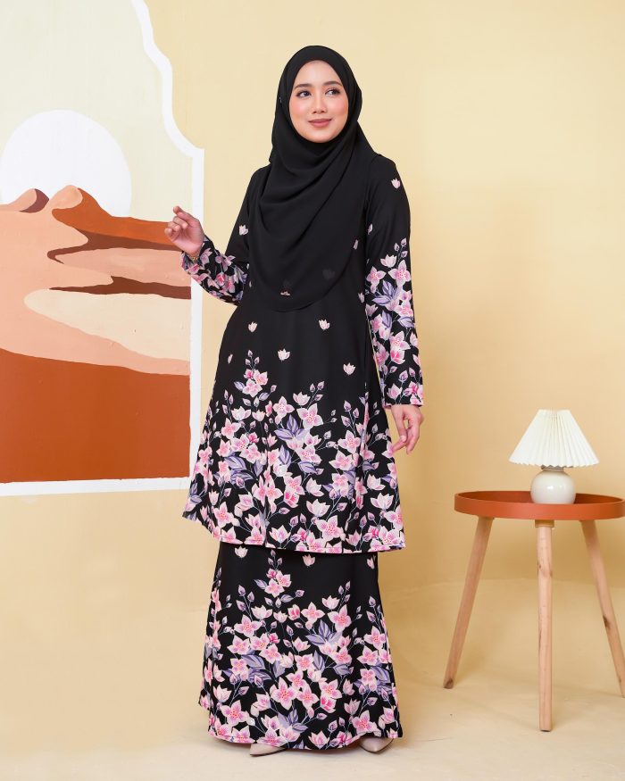 Baju Kurung Pahang Gold Line Rihannah - Coal Black - Image 2