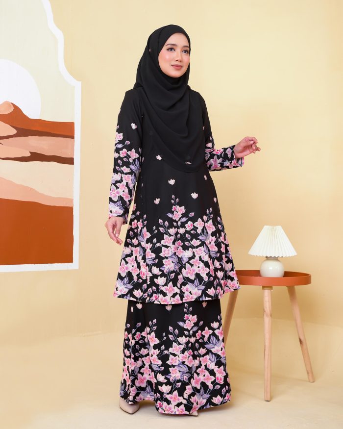 Baju Kurung Pahang Gold Line Rihannah - Coal Black - Image 3