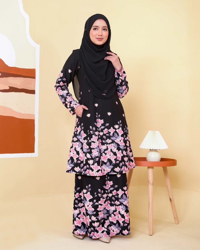 Baju Kurung Pahang Gold Line Rihannah - Coal Black