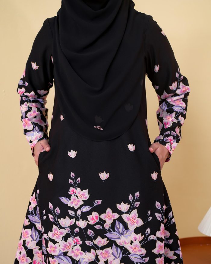 Baju Kurung Pahang Gold Line Rihannah - Coal Black - Image 4