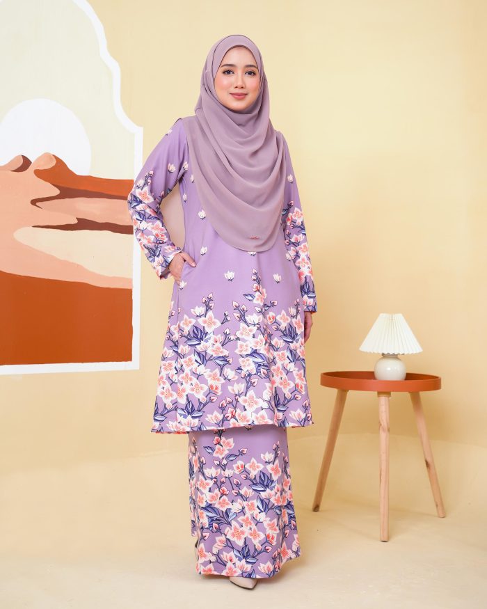 Baju Kurung Pahang Gold Line Rihannah - Lilac Purple - Image 2