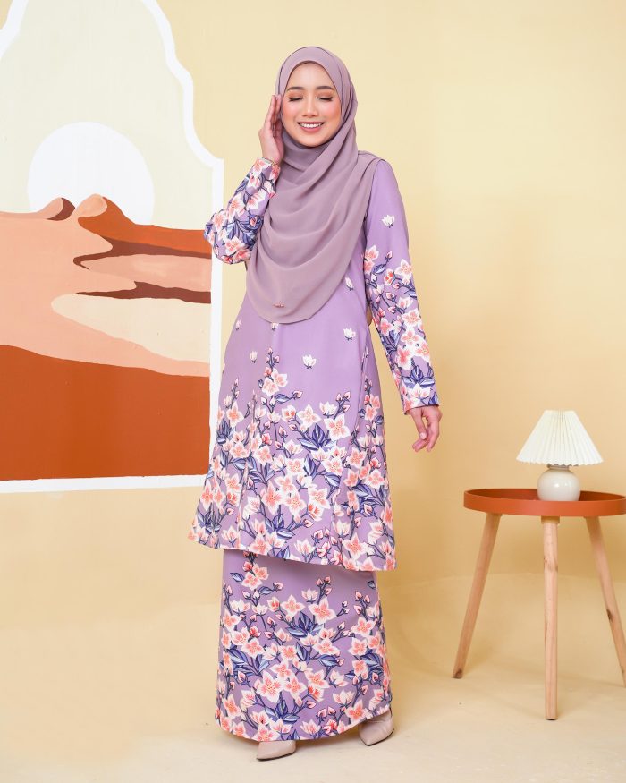 Baju Kurung Pahang Gold Line Rihannah - Lilac Purple - Image 3