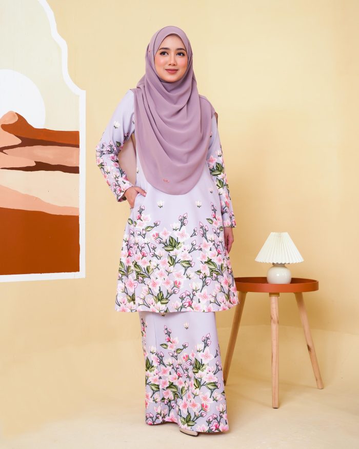 Baju Kurung Pahang Gold Line Rihannah - Whisper Grey - Image 3