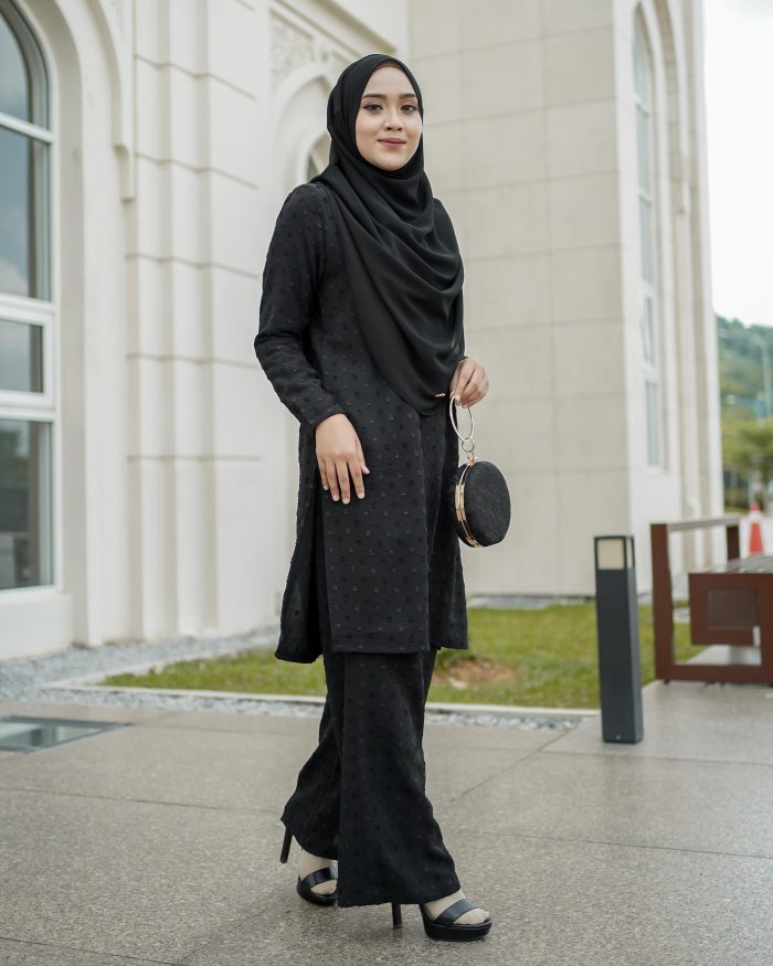Suit Lelia - Matte Black