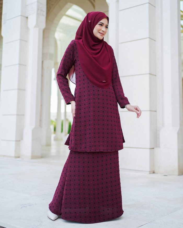 Baju Kurung Pahang Latisha 2.0 - Maroon Berry - Image 3