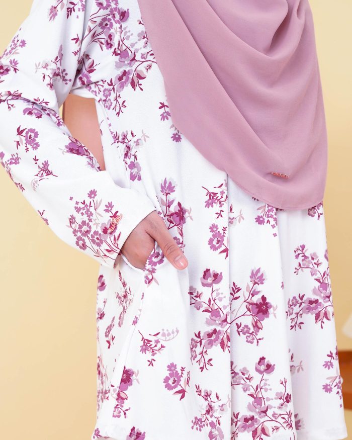 Baju Kurung Lola Printed 2.0 - Dianthus Offwhite - Image 4