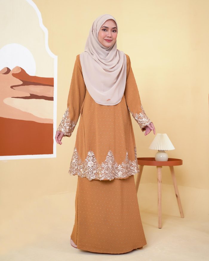 Baju Kurung Pahang Lace Ramadhani 3.0 - Gold Mustard - Image 2