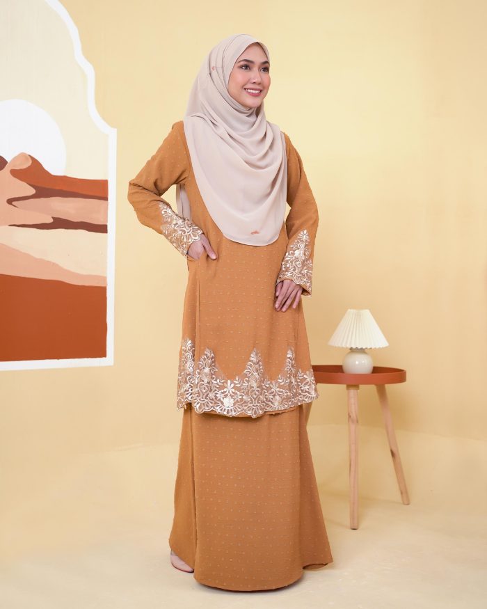 Baju Kurung Pahang Lace Ramadhani 3.0 - Gold Mustard - Image 3