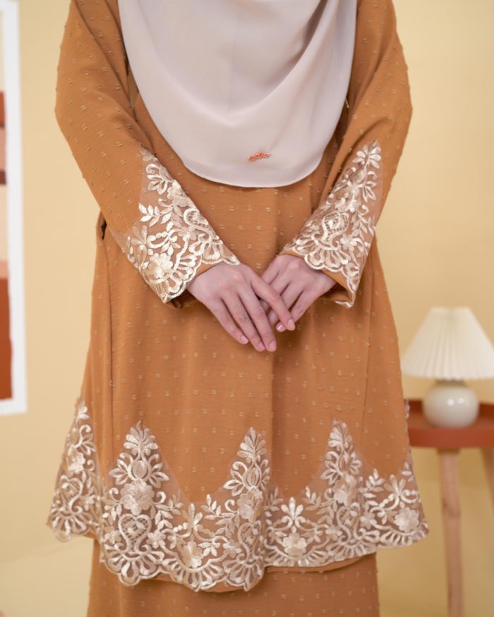 Baju Kurung Pahang Lace Ramadhani 3.0 - Gold Mustard - Image 5