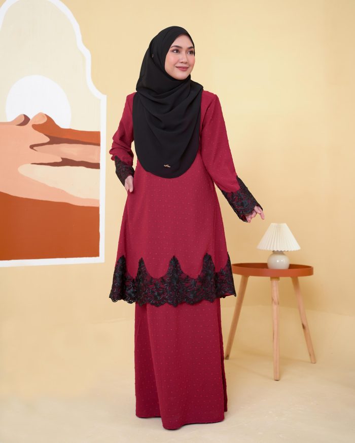 Baju Kurung Pahang Lace Ramadhani 3.0 - Maroon - Image 2