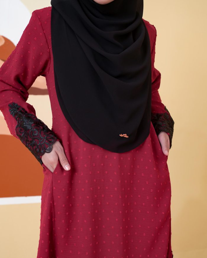 Baju Kurung Pahang Lace Ramadhani 3.0 - Maroon - Image 4