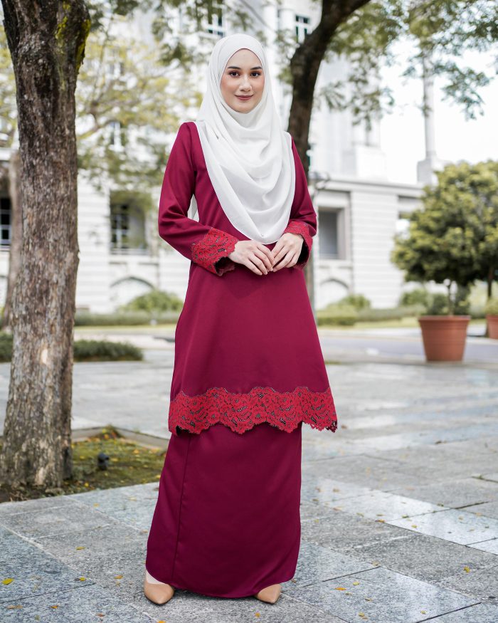 Baju Kurung Riau Lace Saloma 2.0 - Beet Red - Image 2