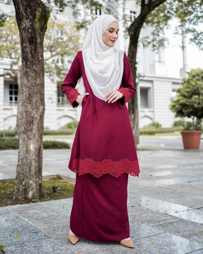 Baju Kurung Riau Lace Saloma 2.0 - Beet Red - Image 3