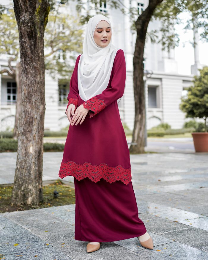 Baju Kurung Riau Lace Saloma 2.0 - Beet Red