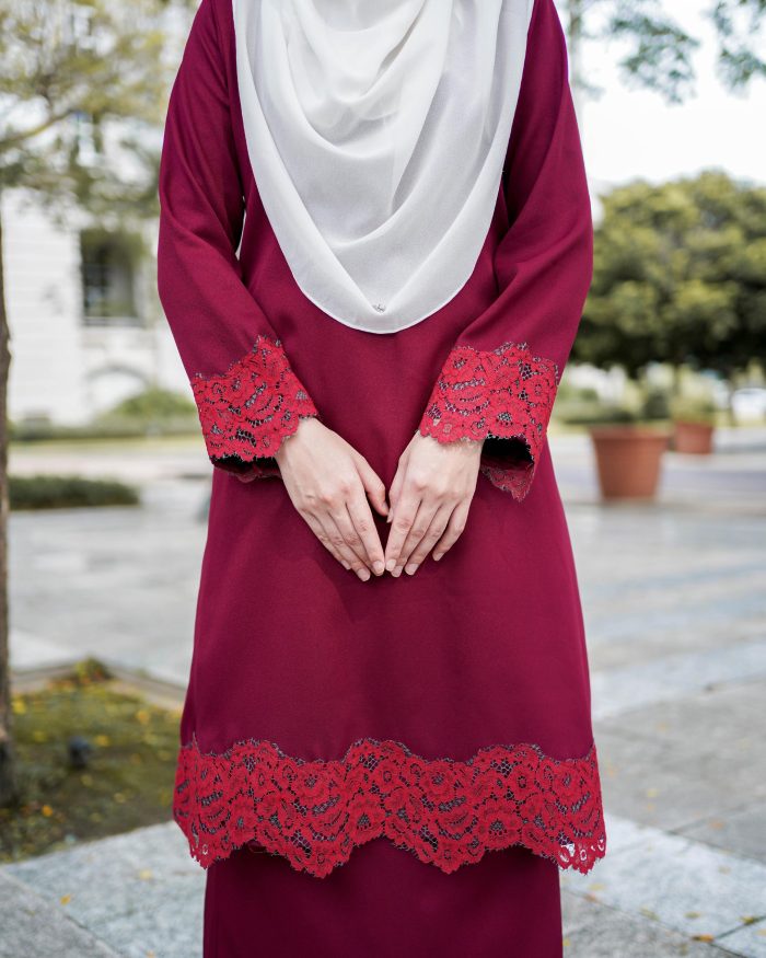 Baju Kurung Riau Lace Saloma 2.0 - Beet Red - Image 4