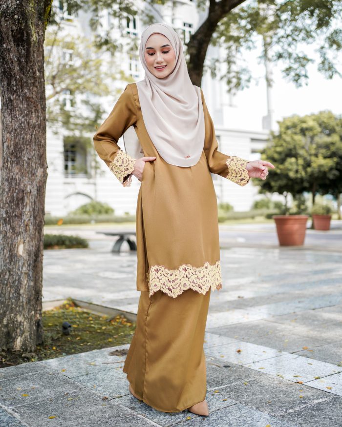 Baju Kurung Riau Lace Saloma 2.0 - Medal Bronze - Image 2