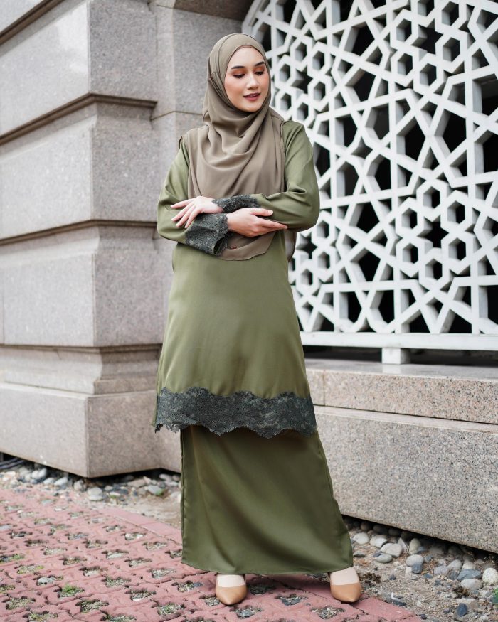 Baju Kurung Riau Lace Saloma 2.0 - Mosstone Green