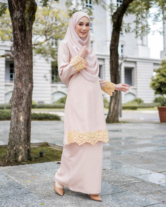 Baju Kurung Riau Lace Saloma 2.0 - Pale Gold - Image 2