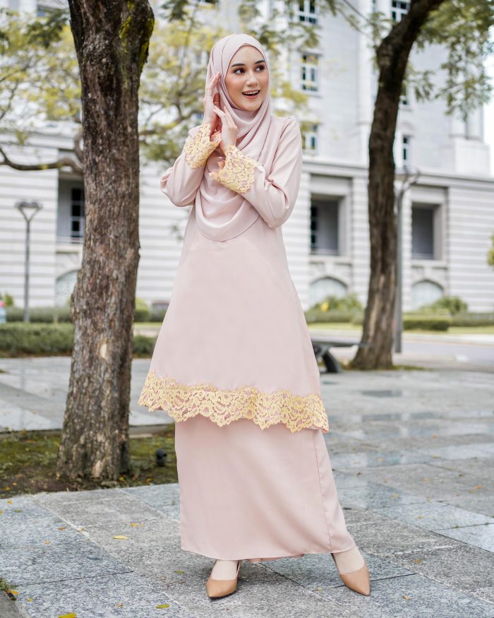 Baju Kurung Riau Lace Saloma 2.0 - Pale Gold