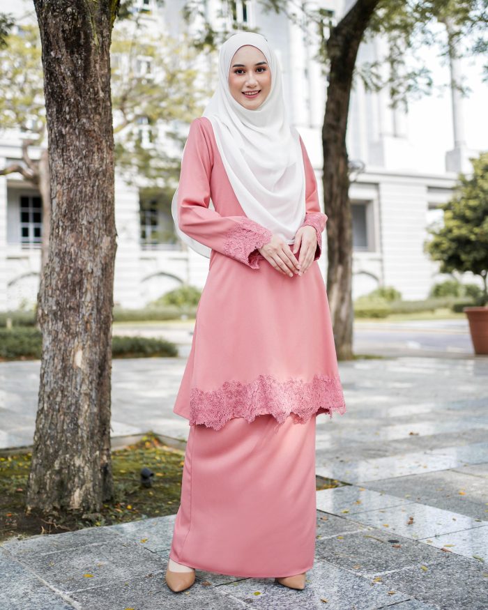 Baju Kurung Riau Lace Saloma 2.0 - Warm Pink