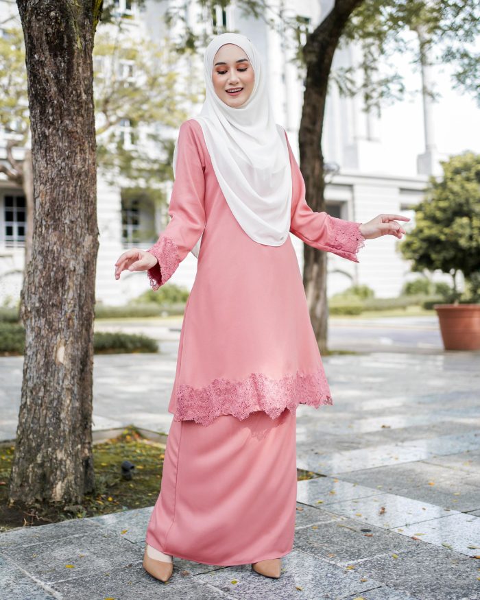 Baju Kurung Riau Lace Saloma 2.0 - Warm Pink - Image 3