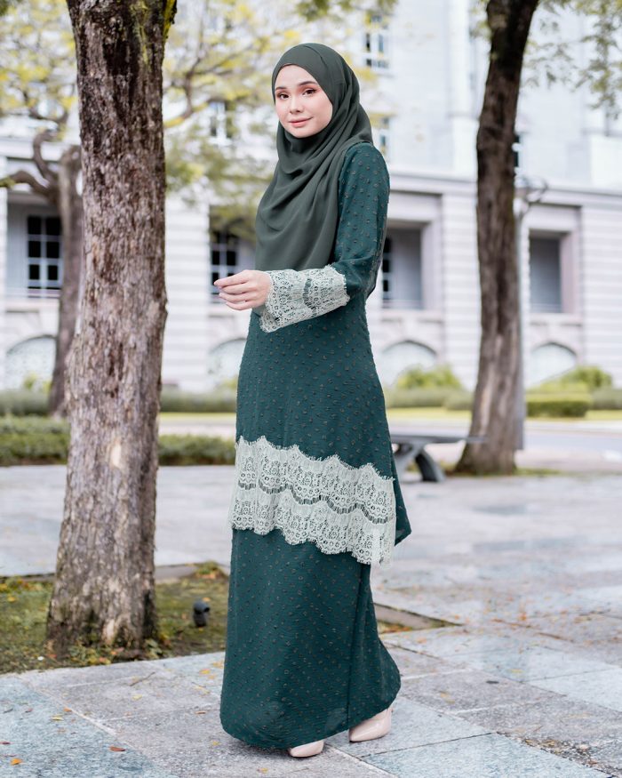 Baju Kurung Riau Lace Suzana - Emerald Green - Image 3