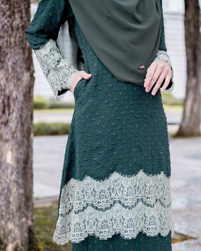 Baju Kurung Riau Lace Suzana - Emerald Green - Image 5