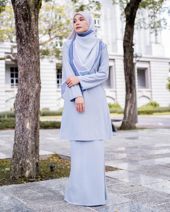 Baju Kurung Pahang Laura Plain 4.0 - Blush Gray - Image 3