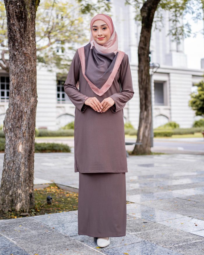 Baju Kurung Pahang Laura Plain 4.0 - Cedar Brown - Image 3