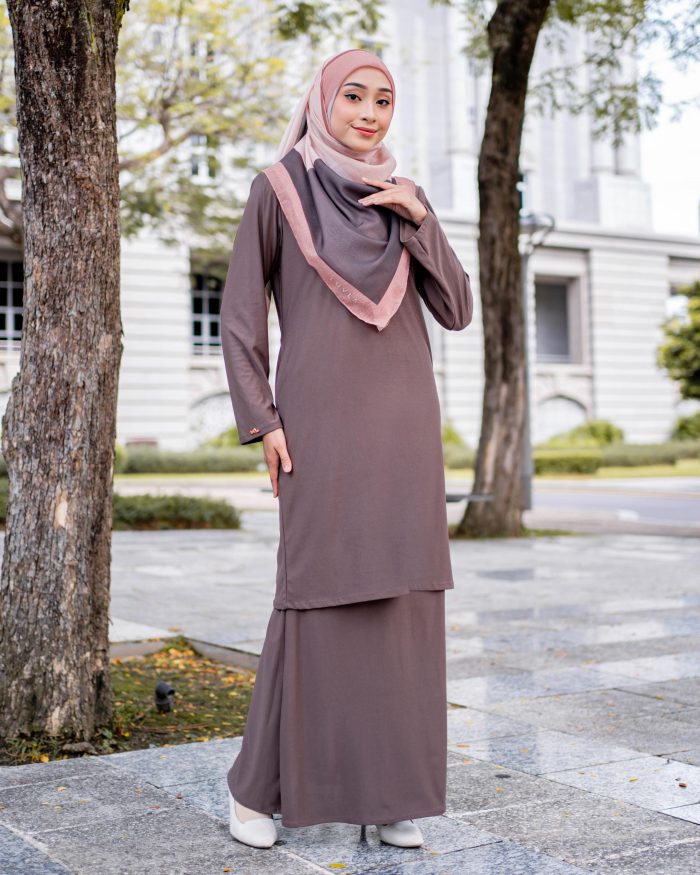 Baju Kurung Pahang Laura Plain 4.0 - Cedar Brown - Image 2