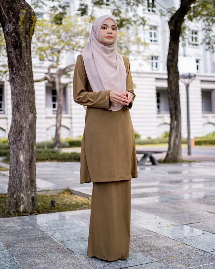 Baju Kurung Pahang Laura Plain 4.0 - Dijon Mustard - Image 3